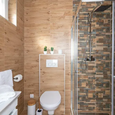 Space アパート ザダル